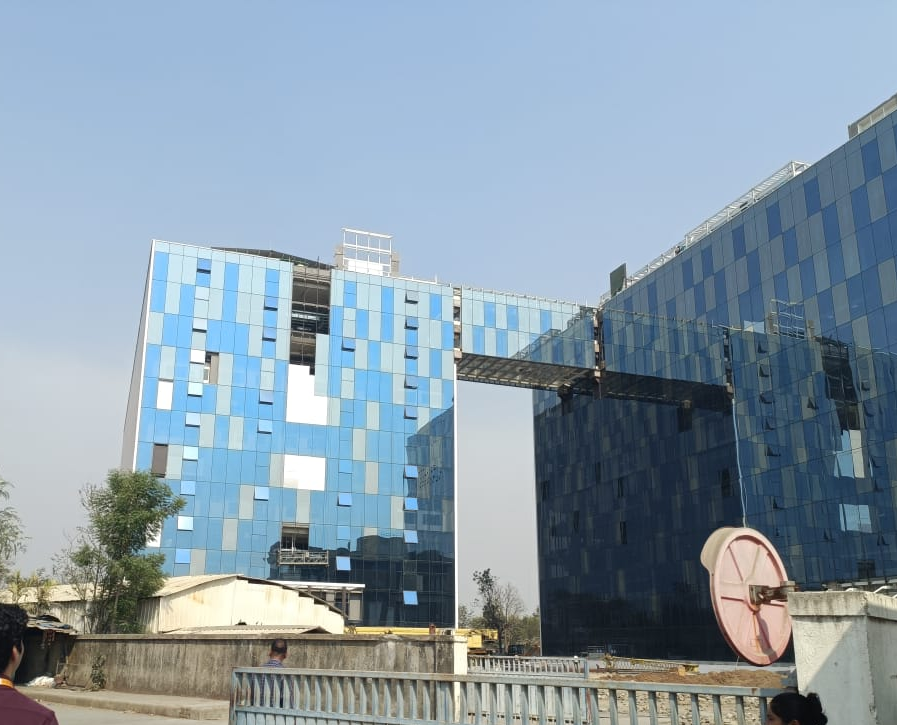 Glass Bridge Floor Construction at Meril Life Sciences